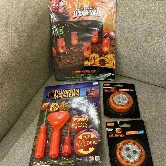 Pumpkin carving kit, Spider-Man luminaries kit and 2 pumpkin lights, new - Picture 4 of 5